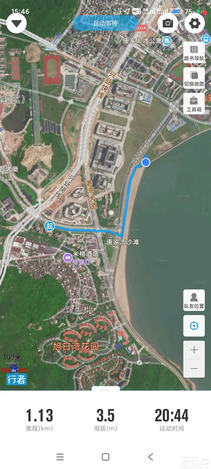 1公里多点，86岁的老妈来回走2公里多加上打拳时间半天就过去了。