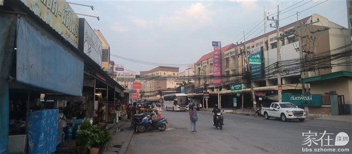 宿舍外面的街景