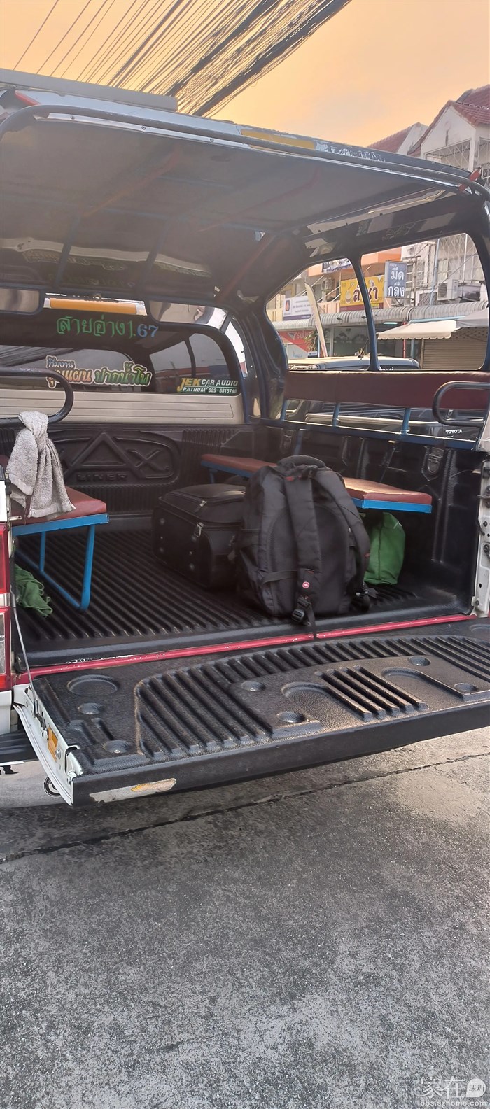 接送上下班的皮卡车