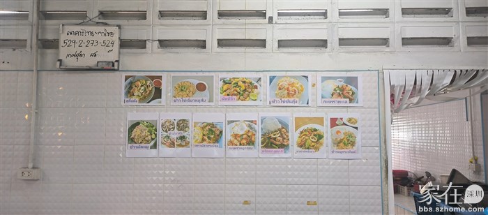 午餐菜式，当地员工吃面食的居多