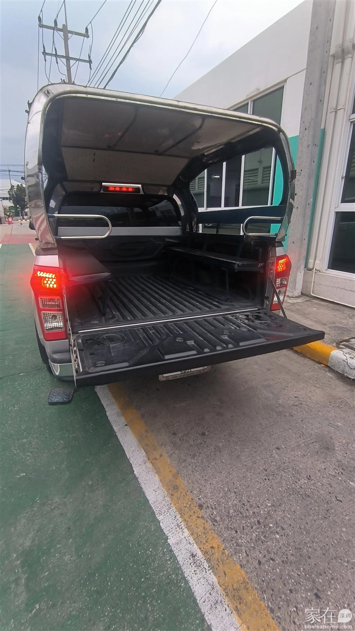 下班接送回宿舍的车，今天坐着晕车了(副驾驶和后排都是女同事坐)