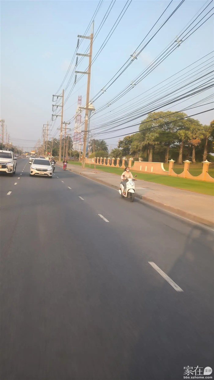 下班路上抓拍的一个女骑士