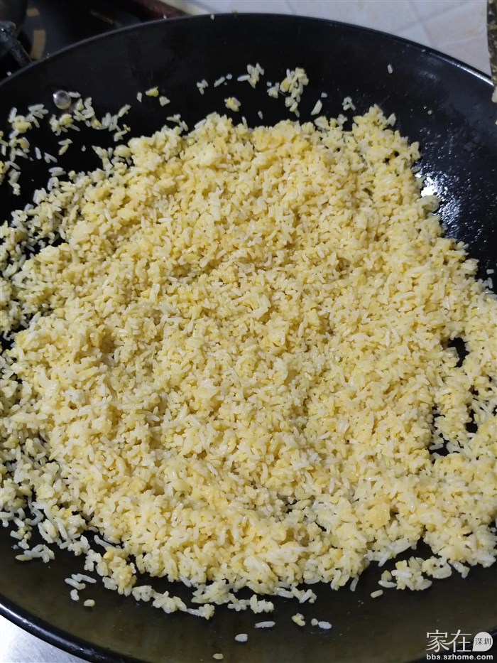 反复翻炒，炒到感觉一粒一粒了就差不多了。