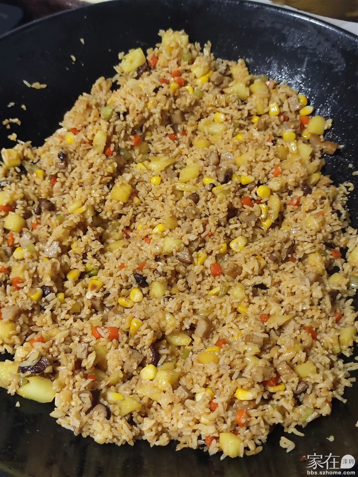 香是很香的，就是菠萝有点酸。