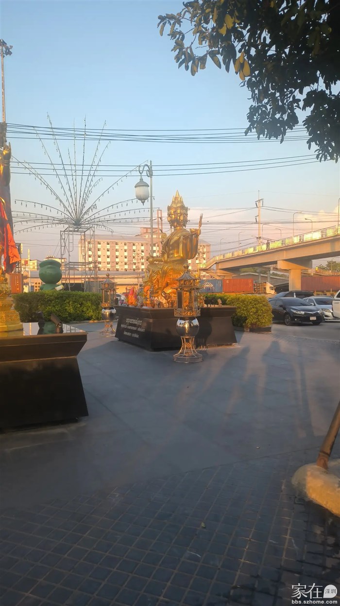 四面佛，不知道曼谷那个是不是一样的，计划下周去一趟曼谷的四面佛许愿