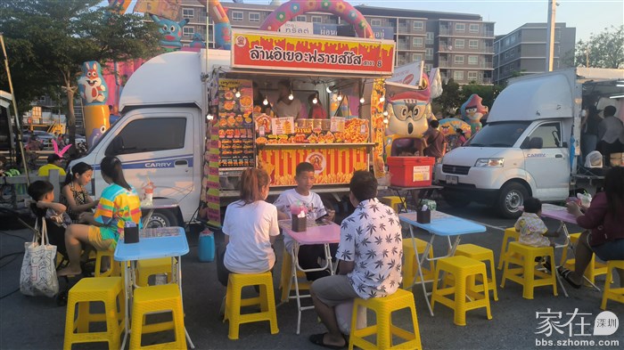 路边汽车饮食摊位