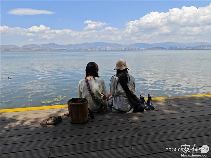 我以前也超喜欢这样坐着发呆