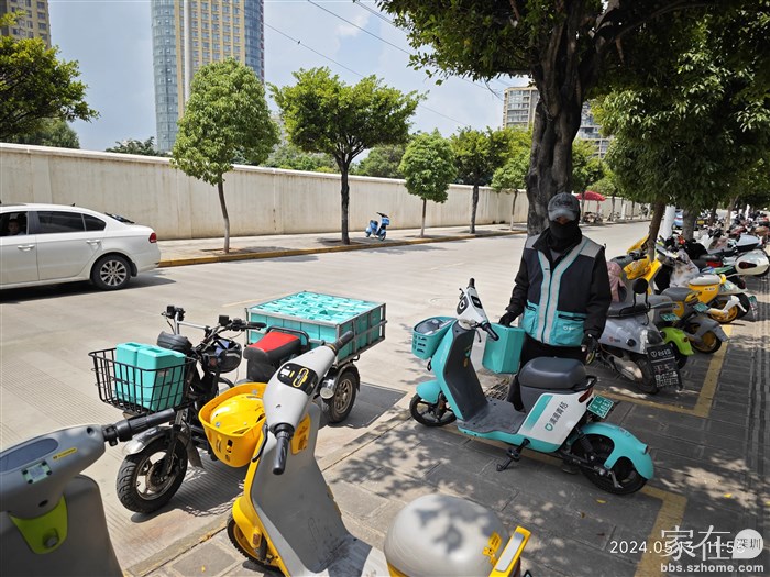 遇到来换电瓶的某电鸡车管理小哥