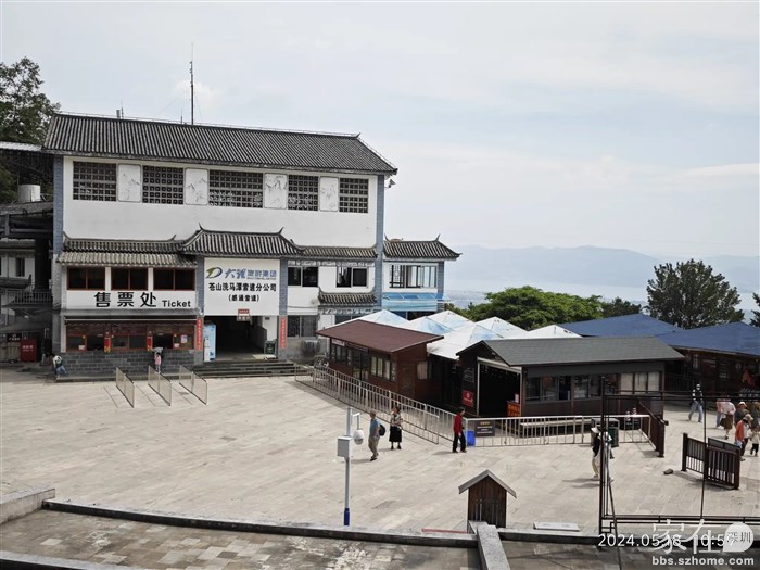 乘索道上山的不多