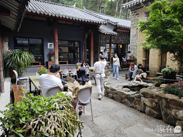 发呆的人还不少