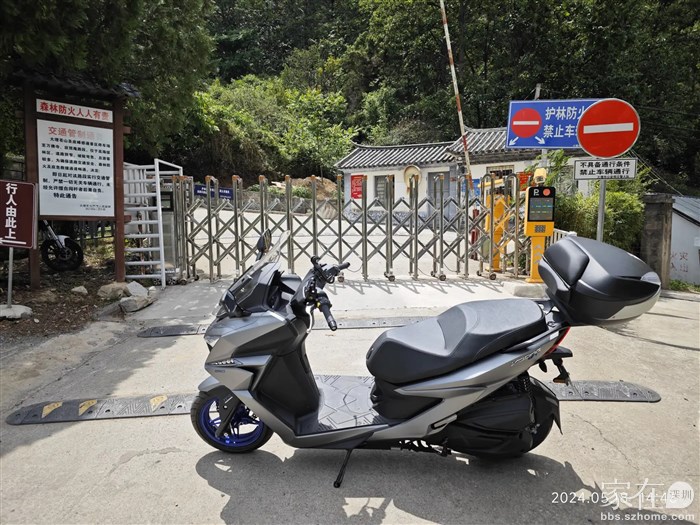 就是这里拦着不让开车上苍山