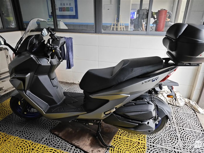 车子刷的一尘不染