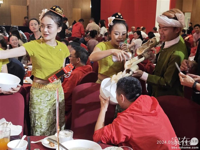 少数民族大多都有这种敬酒方式