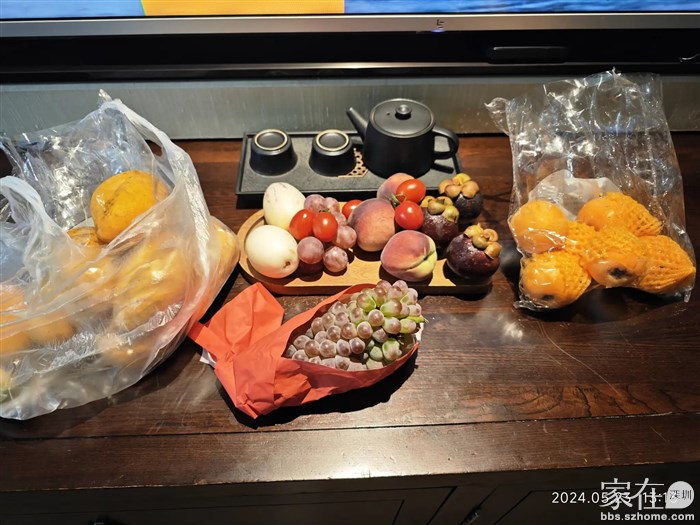 勐海那边没吃完带过来的水果与酒店这边提供的水果一大堆，估计明天离开时都要仍了。