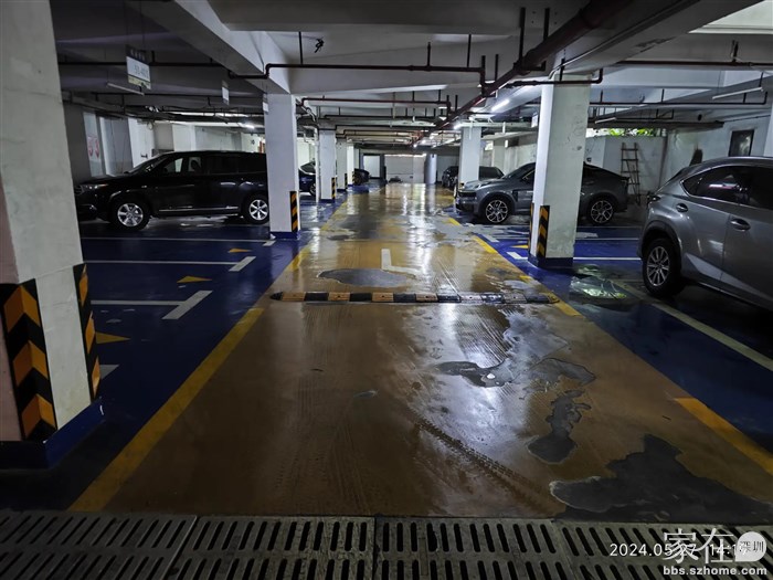 车库又是湿的