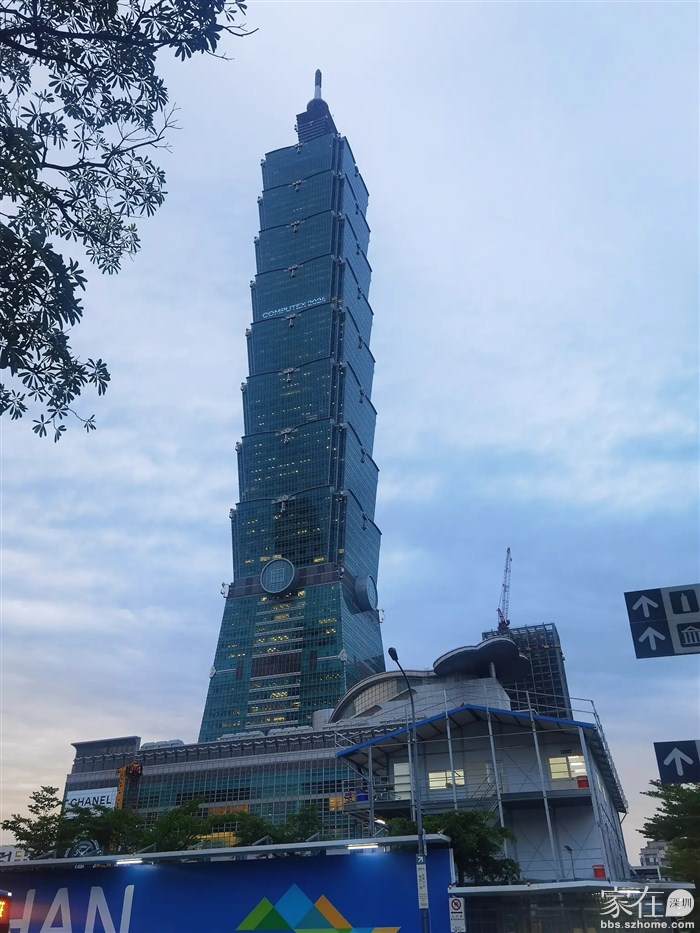 101大楼，今晚在这里用餐咯～拍照技术有限，拍不出大楼的宏伟壮观