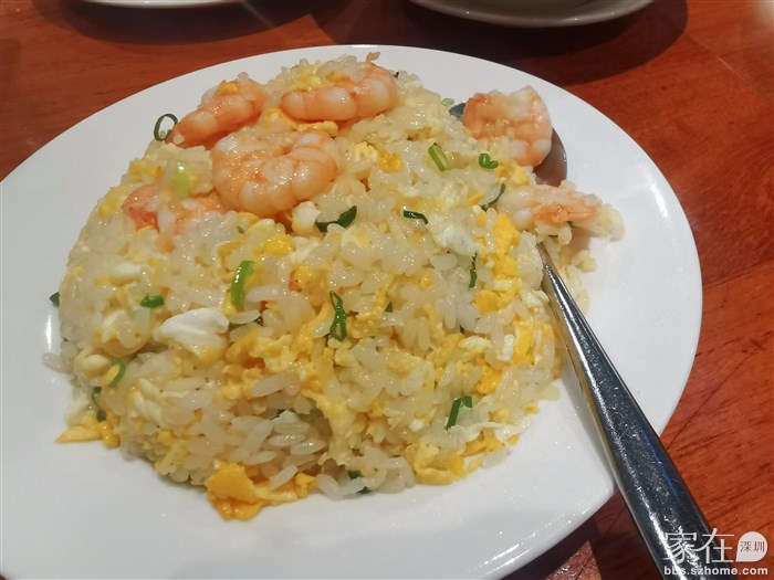 虾仁蛋炒饭少了点锅气～