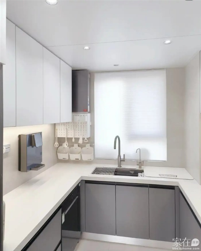 铝蜂窝板的优点：  1、板面色泽均匀 由于铝板表面是采用连续式辊涂技术进行色泽涂层。 2、隔音、隔热、防火、保温 由于蜂窝芯中的各蜂窝是各自封闭的，因而阻隔了空气的流通，能够有效的隔断和空气的传播，所以隔音效果是非常明显的。 优点： 1、价格高。 2、可塑性不好，有很多板型