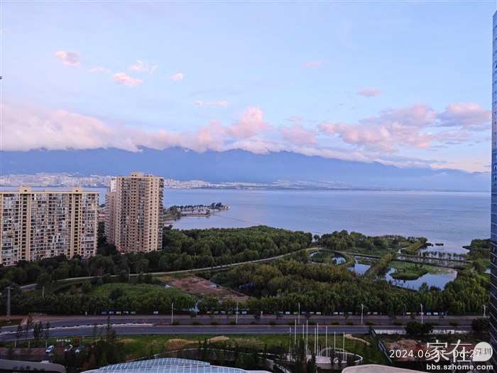 一早起来大理家窗外所见