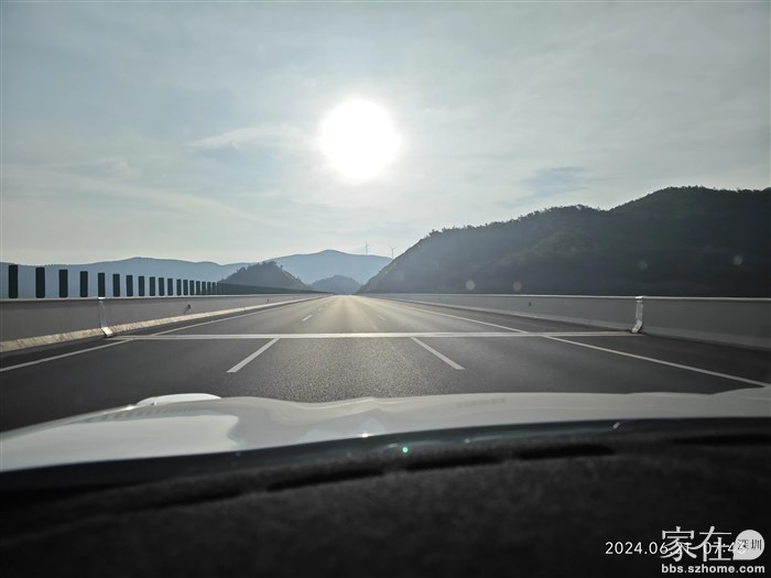 在这样的高速公路上走着超爽