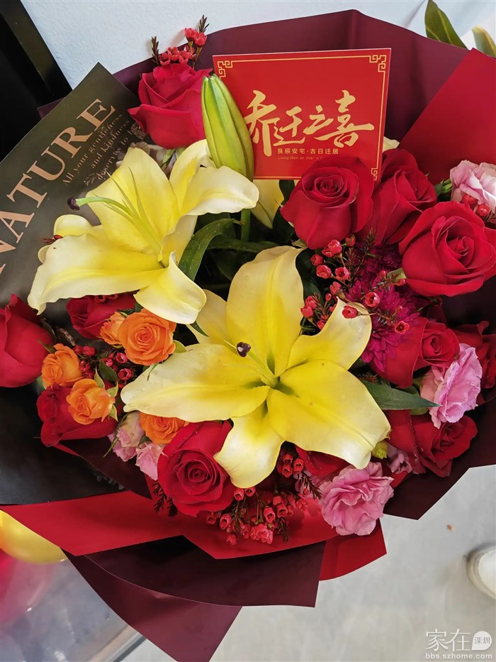 虎小帮装修托管是“双成一费”模式，即：人工成本+材料成本+服务费，区别于传统装企的人工利润+材料利润+管理费利润。传统装企是在人工、材料、管理、中途增项等环节中产生利润，高昂的价格让业主难以接受，已形成业主与装企之间相互防范的状态。