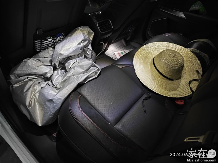 看我懒的，19号回来时摩托车罩取下来放车里都还没收拾，想着刷好车后整理好拿上来，结果上到家发这个贴时看到照片才想着又忘了拿上来。