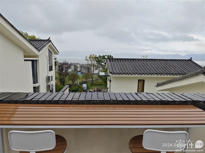 露台往东看洱海