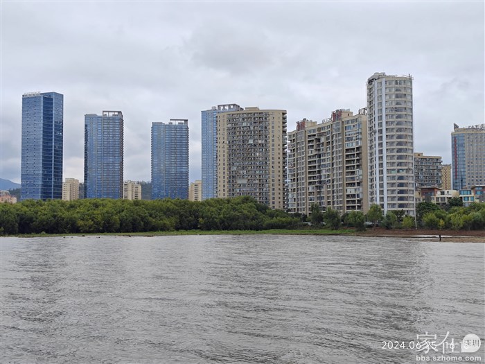 就是中间那栋楼