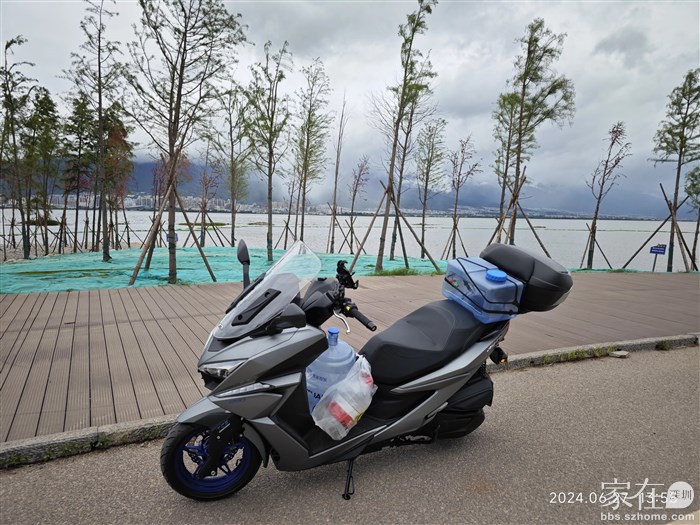 眼见对岸下着雨，放弃到无为寺改上江风寺打水。