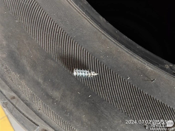 就这个小螺丝，这可是我19年在拉萨换的这个北殴维京轮胎的处女扎。