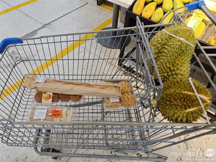 买了一大一小2个榴莲
