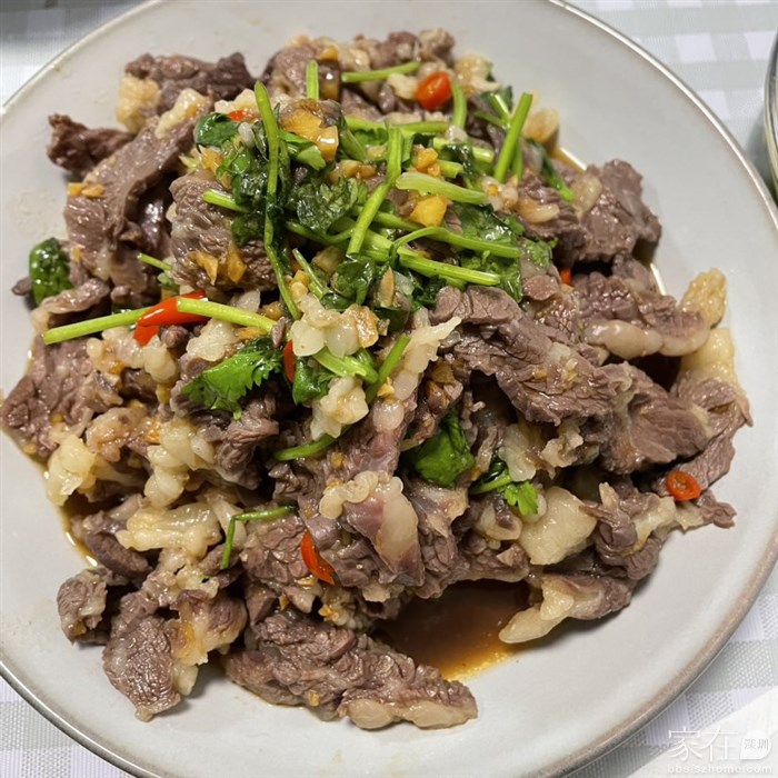凉拌肥牛，八合里买的肥牛，烫一下调个料汁，方便又快捷