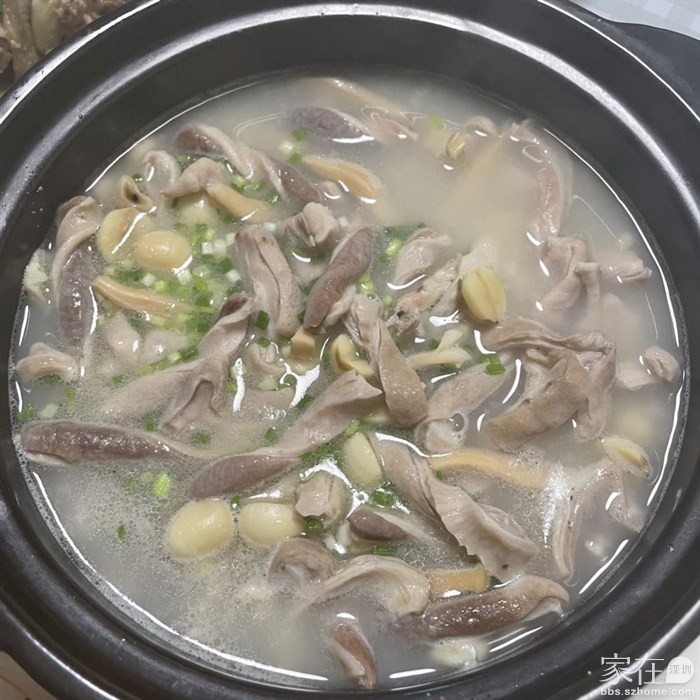 莲子墨鱼煲猪肚