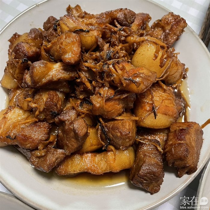 笋丝烧肉，笋尖笋丝都是婆婆自己在老家晒的，很嫩