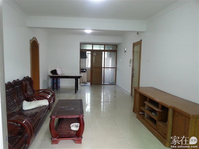 两厅相连40多平方，方正通透，光线充足，风大凉快。