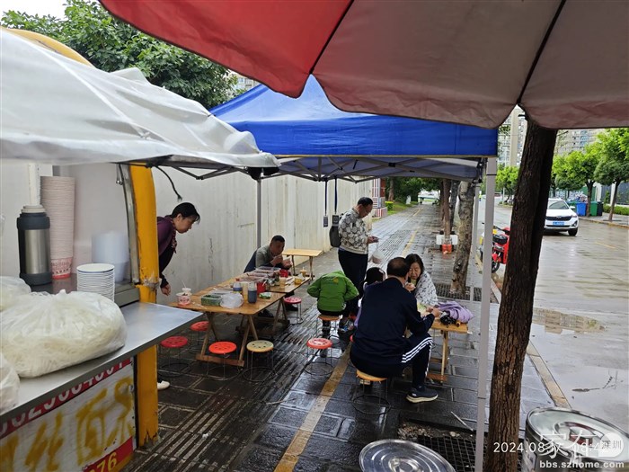 吃早餐人的穿着