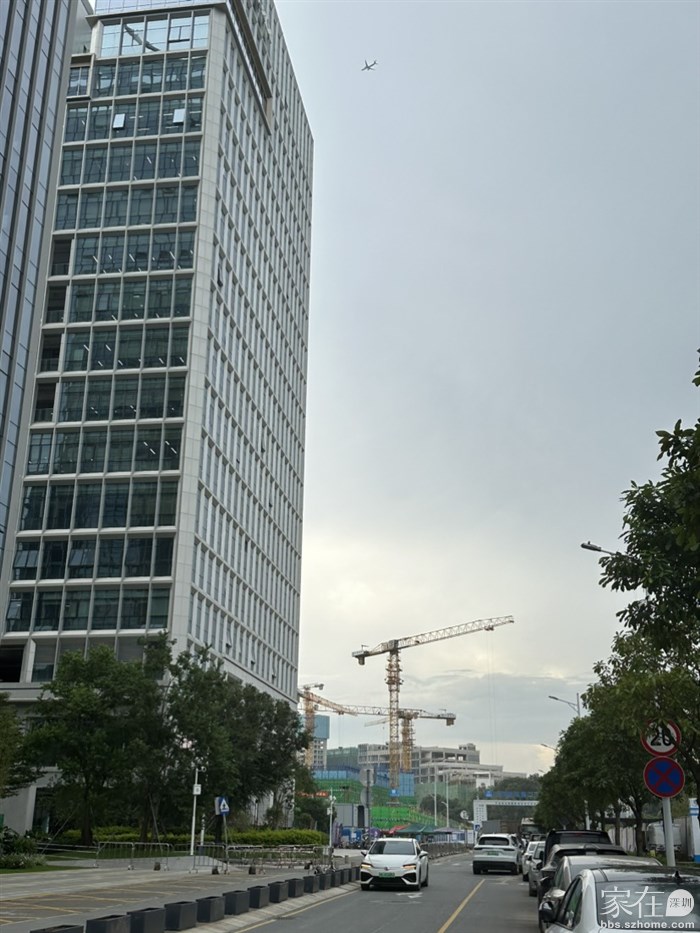 展示中心对面的写字楼基本办公了