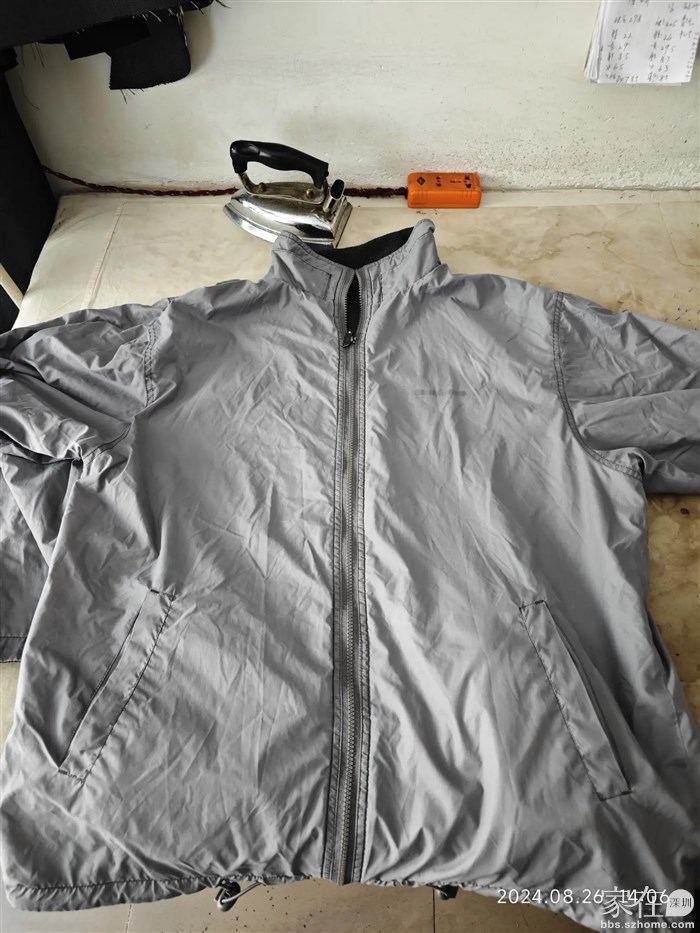 30年的衣服他就是不坏，放车尾箱里专用于骑摩托又非常合适，换个拉链头又可以用了。