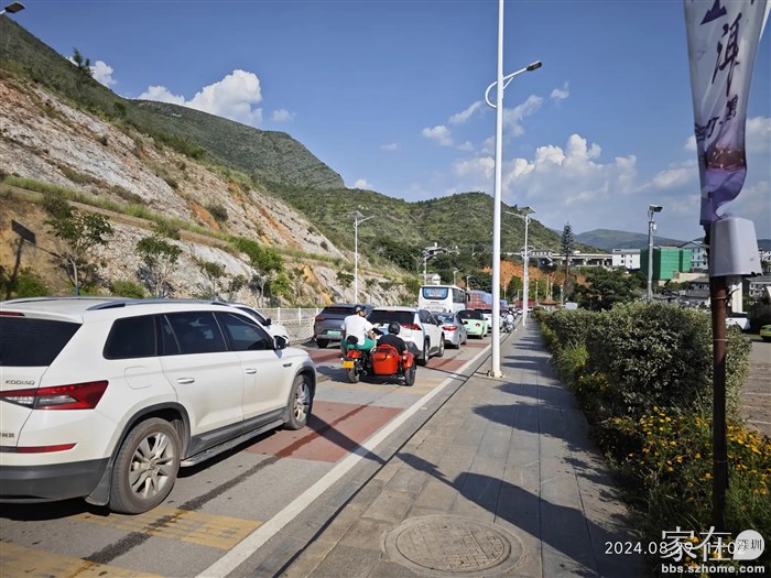 双廊还是有点堵车