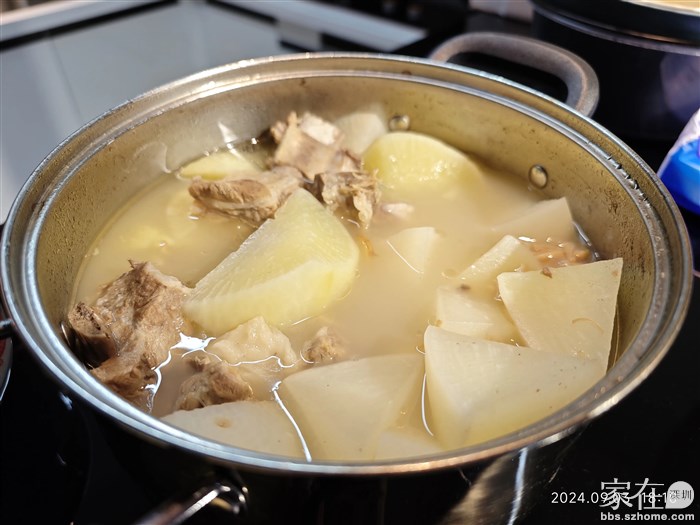 大理这边的绿白萝卜很甜的，煲汤非常好。