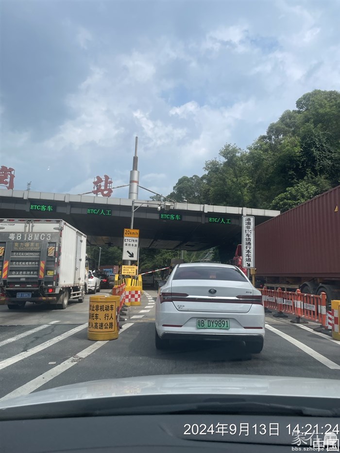 今天去看一个龙岗中心的新房 单价才价格2.15万起 走起……