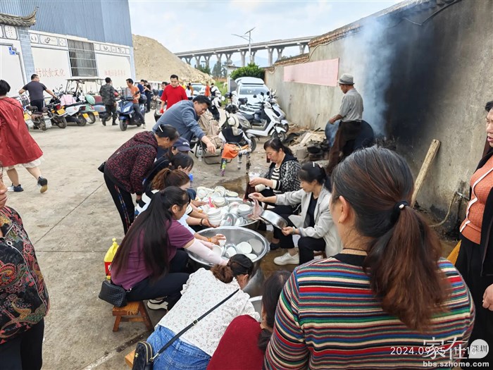 吃完以后又是女的在收拾