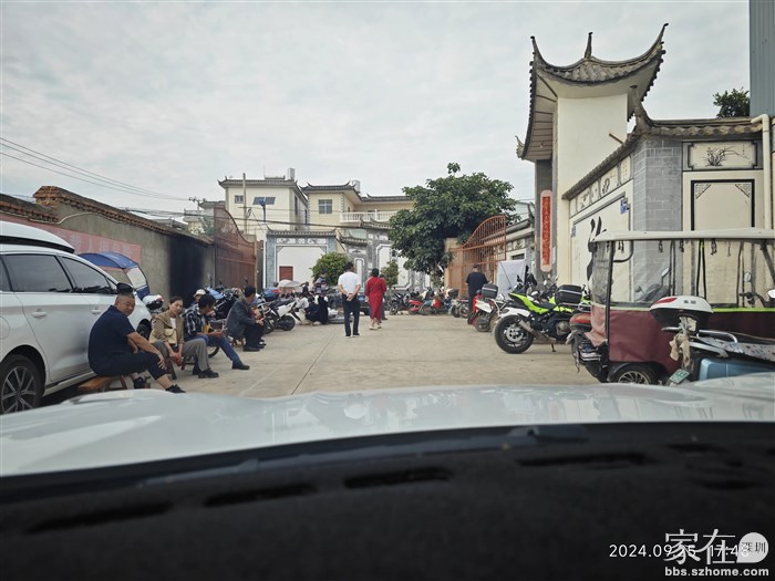 还有人等着入席