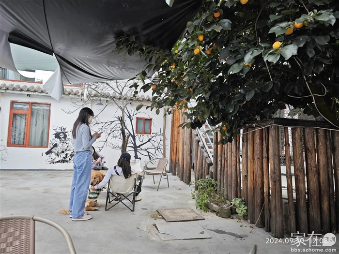 去年孟非曾来这里拍过一期的综艺，现在吸引了好多年轻人来这里。