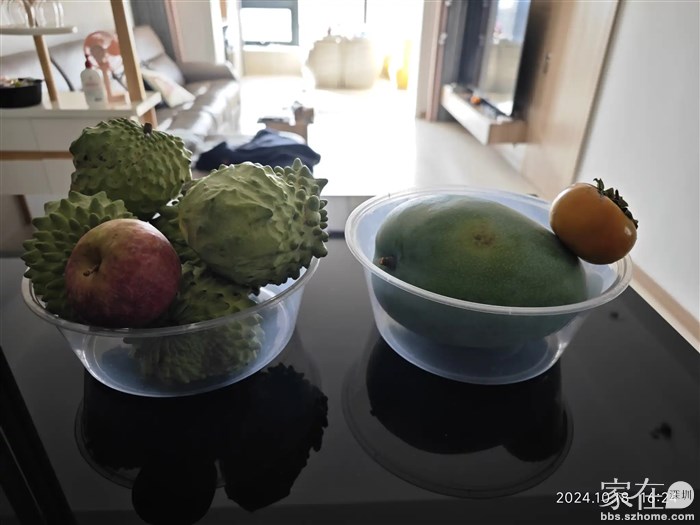 对比正常的苹果与柿子