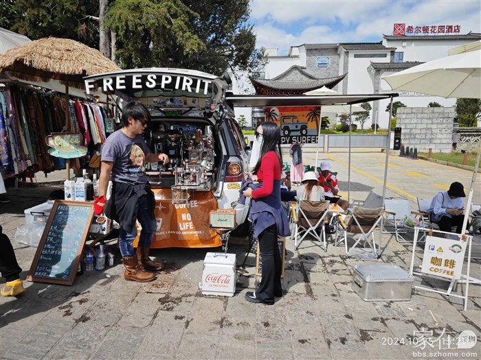 别看这些咖啡车只是一辆车，可是咖啡设备还是很齐全的。