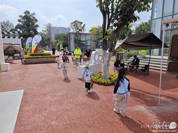 不知哪组织的一群孩子也来玩