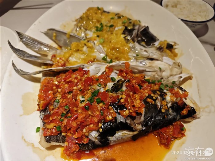 这一个剁椒鱼头比湖南菜馆的还好味，可能是万绿湖的鱼比较好吧。