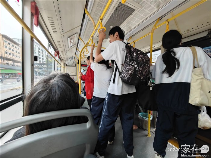 惠城乘公交车的人看上去比深圳的人多