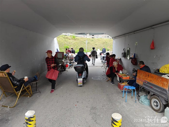 桥洞下之前来过这里剪头发8块钱